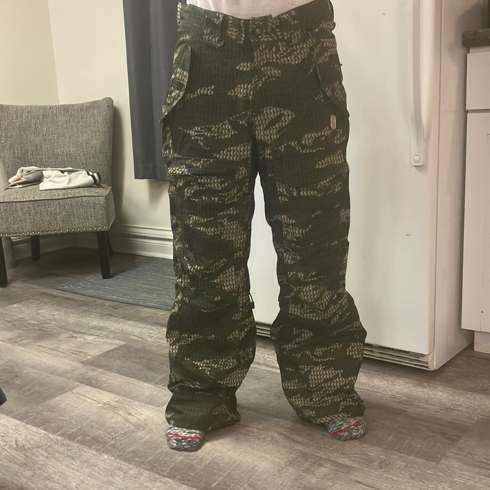 Snowboarding pants